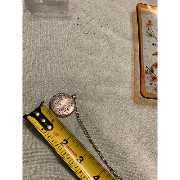 Vintage .925 STERLING SILVER Etched Round Locket w/ Original PHOTOS | Sentimenta - Picture 6 of 9